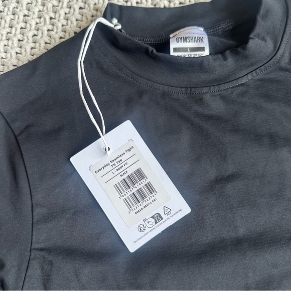 Gymshark Set Women's NWT Black Seamless Boxy Tee & White Sweat Shorts Outfit - Picture 4 of 8